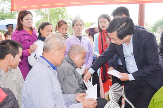 Trưởng Ban Tổ chức Tỉnh ủy chung vui Ngày hội Đại đoàn kết tại huyện Diễn Châu