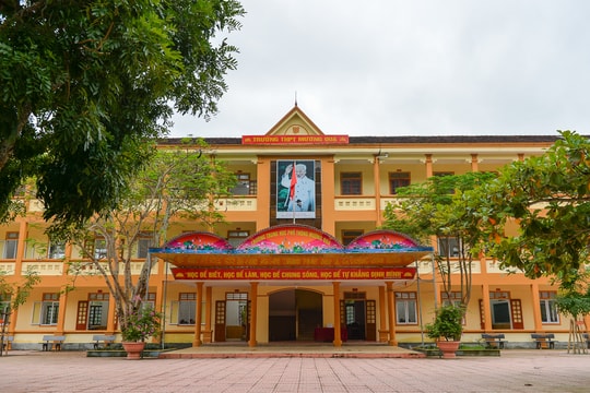 Trường THPT Mường Quạ: Tự hào chặng đường 20 năm xây dựng và trưởng thành