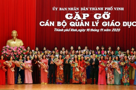Thành phố Vinh gặp mặt hơn 300 cán bộ, quản lý giáo dục nhân ngày 20/11