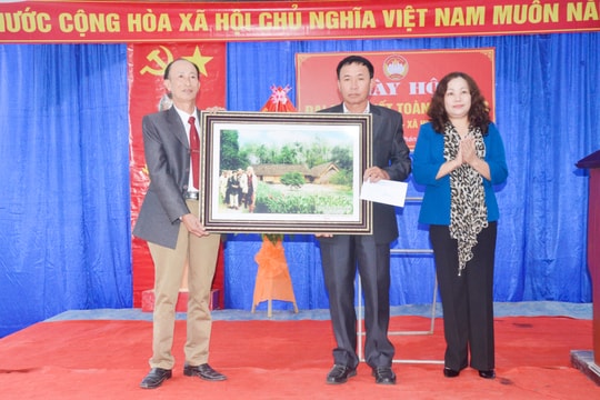 Trưởng Ban Tuyên giáo Tỉnh ủy dự Ngày hội Đại đoàn kết ở huyện Hưng Nguyên