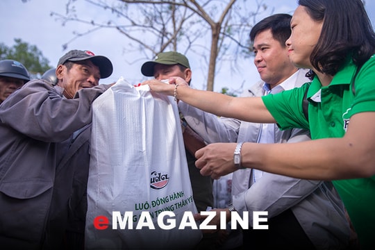 Miền Trung nghĩa tình tiếp sức lẫn nhau vượt bão lũ