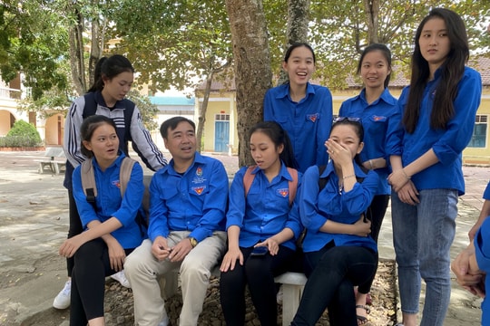 Xúc động những thước phim học trò xứ Nghệ dành tặng các thầy, cô giáo