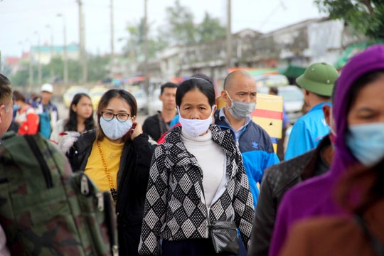 Người dân Nghệ An chấp hành việc đeo khẩu trang nơi công cộng theo Nghị định 117 