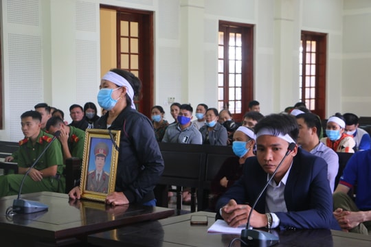 Xích mích với hàng xóm, ra tay đoạt mạng người can ngăn