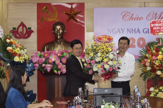 Chủ tịch HĐND tỉnh chúc mừng thầy, cô giáo nhân Ngày Nhà giáo Việt Nam