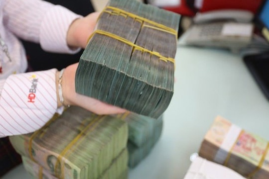 Tỷ giá USD/VND lại xuyên thủng mốc chặn, lãi suất giảm sâu