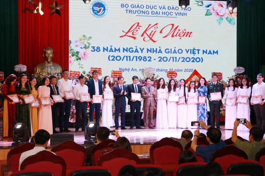 Trường Đại học Vinh khen thưởng giáo viên đạt giải cao Hội thi nghiệp vụ sư phạm toàn quốc
