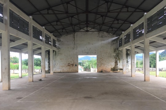 Nhiều chợ tiền tỷ xây xong… bỏ hoang