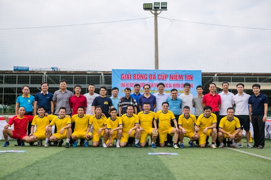 Văn Quyến cùng dàn sao tuyển Việt Nam đá bóng gây quỹ 'xây cầu vượt lũ' tại Nghệ An