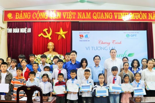 Tỉnh đoàn Nghệ An và Quỹ cộng đồng phòng tránh thiên tai tổ chức chương trình 'Vì tương lai xanh'