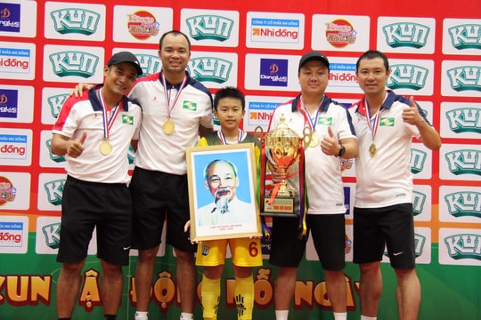 Lò đào tạo SLNA: Khi 'gã khổng lồ thức giấc'