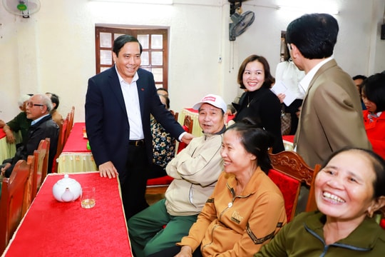 Ban Tổ chức Trung ương thăm hỏi, ủng hộ đồng bào Nghệ An khắc phục hậu quả thiên tai