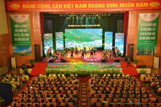 Trọng thể Lễ kỷ niệm 75 năm ngành Lâm nghiệp Việt Nam 