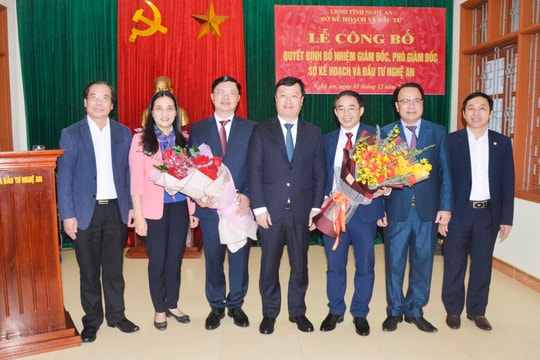 Trao Quyết định bổ nhiệm Giám đốc, Phó Giám đốc Sở Kế hoạch và Đầu tư tỉnh Nghệ An