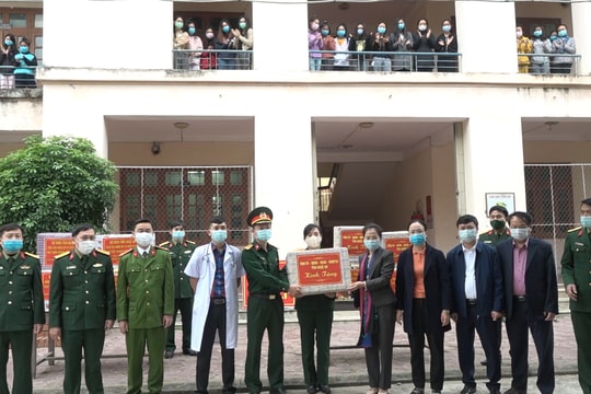 Nghệ An: Thăm, tặng quà các sinh viên Lào tại khu cách ly phòng, chống dịch Covid-19