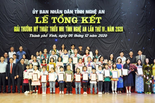 38 'họa sỹ nhí' được trao Giải thưởng Mỹ thuật thiếu nhi Nghệ An