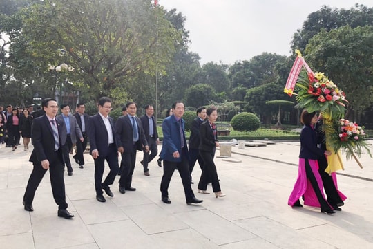 Đoàn Ủy ban Mặt trận Tổ quốc các tỉnh Bắc Trung Bộ dâng hoa, dâng hương tưởng niệm Chủ tịch Hồ Chí Minh