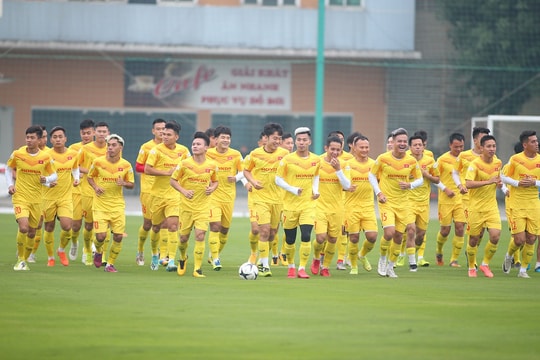 Không khí tập luyện ĐT Việt Nam ngày Công Phượng hội quân trở lại