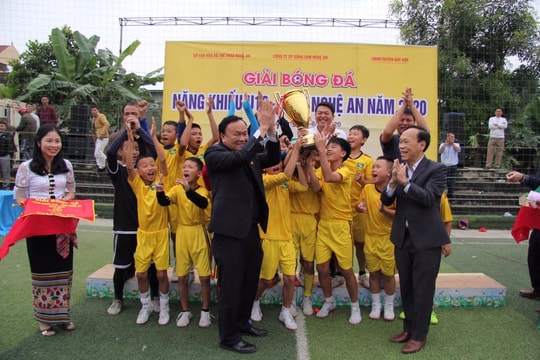 Đánh bại Yên Thành, Thái Hòa vô địch Giải bóng đá Năng khiếu U10 tỉnh Nghệ An năm 2020