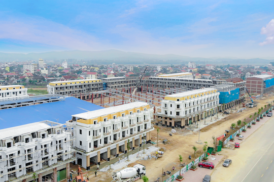 Trung tâm thương mại kết hợp chợ truyền thống Đô Lương chuẩn bị cất nóc