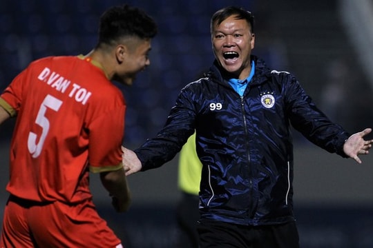 Cựu thủ môn Dương Hồng Sơn phủ nhận bị sa thải; Robinho nhận án 9 năm tù vì tội hiếp dâm