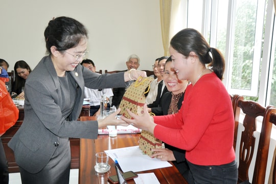 Đồng bào Công giáo Nghệ An chia sẻ khó khăn, đồng hành cùng dân tộc