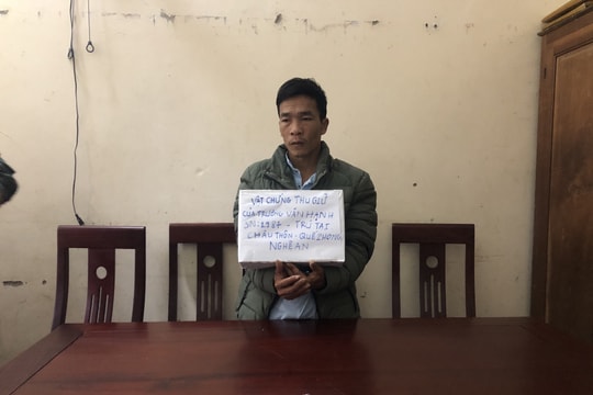 Bắt khẩn cấp kẻ xách 2 túi ma túy đá ở Nghệ An