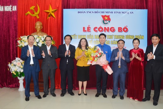 Trao Quyết định chuẩn y Bí thư Tỉnh đoàn Nghệ An