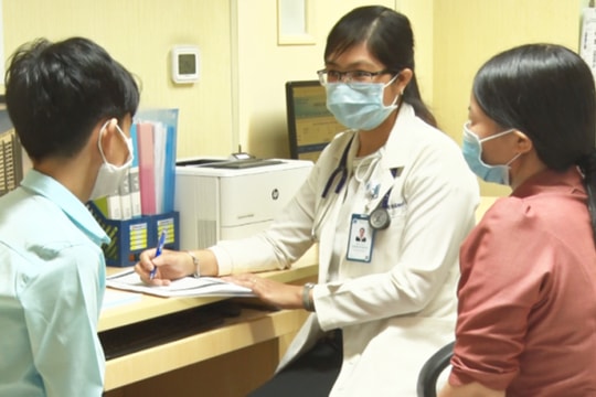 Bé trai cao thêm 18 cm sau một năm rưỡi tiêm hormone