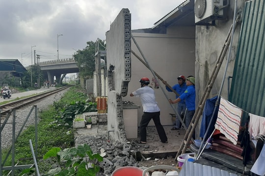 TP Vinh tăng cường ra quân giải tỏa hành lang an toàn giao thông