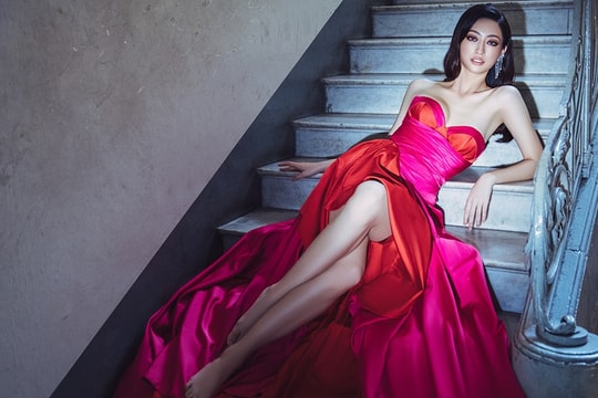 Hoa hậu Lương Thùy Linh khoe đôi chân nuột nà dài 1m22 gây 'sốt'