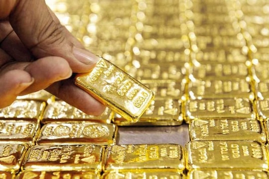 Giá vàng hôm nay 18/12: Tăng giá dữ dội, lập đỉnh mới