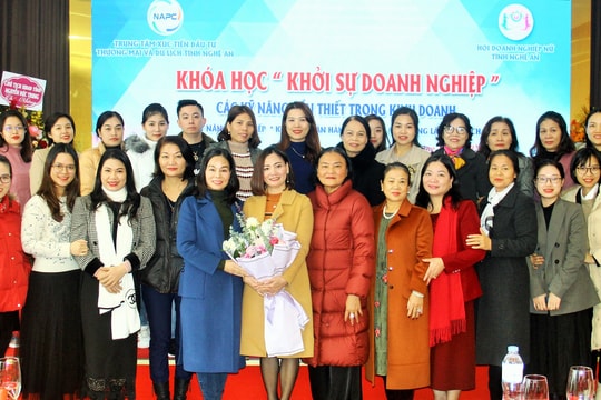 Gần 200 nữ doanh nhân - doanh nghiệp Nghệ An tham gia khóa học 'Khởi sự doanh nghiệp'
