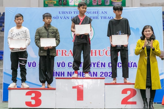112 giải được trao cho các vận động viên Nghệ An tại Giải Vô địch Võ cổ truyền các lứa tuổi