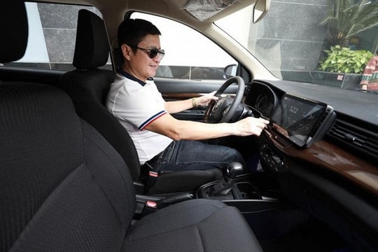 'Táo giao thông' Chí Trung khoe xe hơi mới 'xịn'