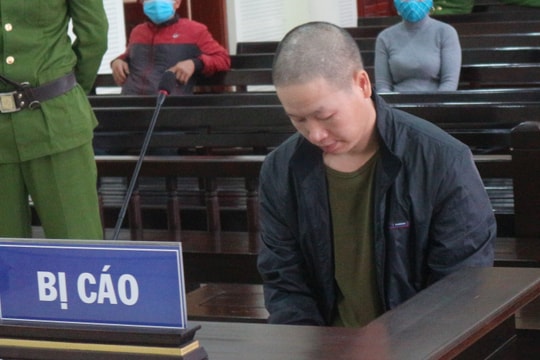 Vợ gửi con mới sinh vượt gần 300 km xuống gặp chồng tại tòa