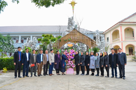 Chủ tịch Ủy ban MTTQ tỉnh chúc mừng Giáng sinh các tổ chức tôn giáo, trung tâm nuôi dạy trẻ