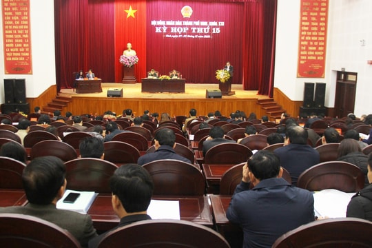 Khai mạc kỳ họp thứ 15 HĐND thành phố Vinh: Mổ xẻ nhiều tồn tại, hạn chế