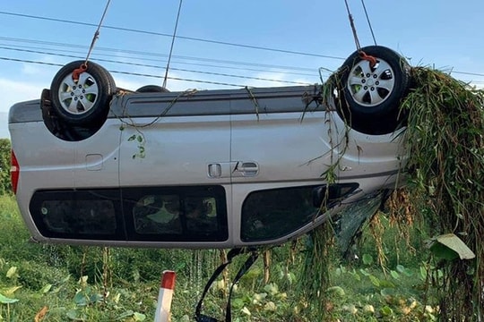 Khởi tố 5 đối tượng trong vụ xe ô tô lao xuống kênh làm 6 người chết