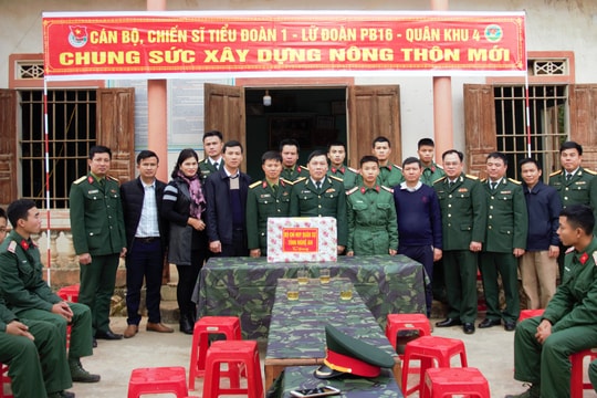 Bộ CHQS tỉnh tặng quà, thăm hỏi, động viên cán bộ, chiến sỹ Lữ đoàn pháo binh 16 và Lữ đoàn Tăng Thiết giáp 206