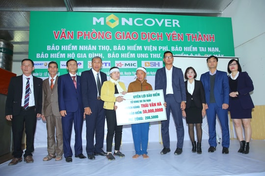 Bảo hiểm quân đội MIC và Moncover tổ chức Lễ chi trả quyền lợi bảo hiểm cho khách hàng M_Care
