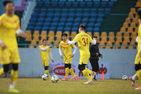 TRỰC TIẾP: ĐTQG Việt Nam - U22 Việt Nam (18:00)