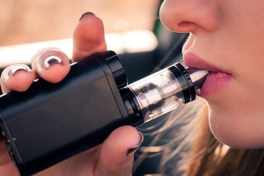 Học sinh lớp 8 ngất xỉu trong lớp sau khi hút thuốc lá điện tử