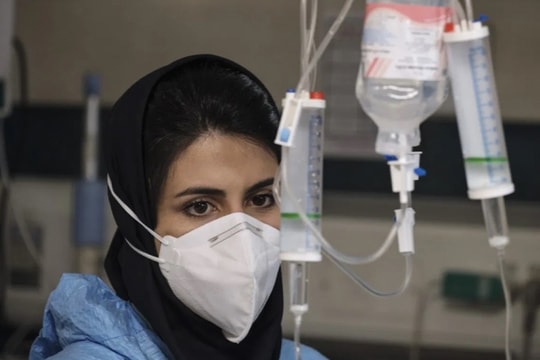 Thế giới đứng trước nguy cơ uổng phí hy sinh 1 năm chống dịch vì biến thể mới của SARS-CoV-2 