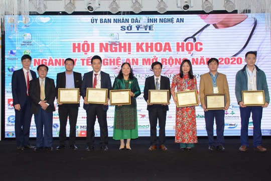 Các chuyên gia tai mũi họng hàng đầu Việt Nam báo cáo tại Hội nghị Khoa học ngành Y tế Nghệ An