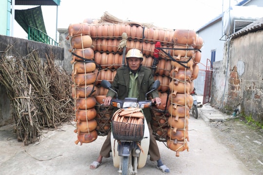 'Chòng chành' nghề buôn nồi đất