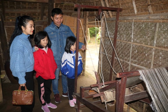 Xúc động ngày đầu năm mới về thăm quê Bác