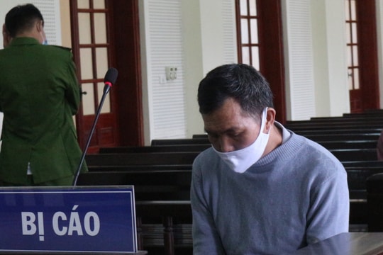 Lý do nào khiến cựu giáo viên đánh đổi cả mạng sống vì 'hàng trắng'?