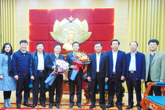 Thường trực Tỉnh ủy Nghệ An gặp mặt cán bộ nghỉ hưu theo chế độ