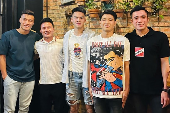 Quang Hải, Bùi Tiến Dũng, Đức Chinh đi chơi tối ở TP. HCM